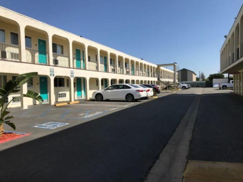Anaheim Executive Inn & Suites Eksteriør bilde